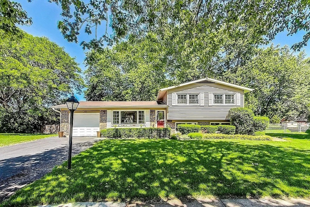 318 W Hackberry Drive - Photo 0