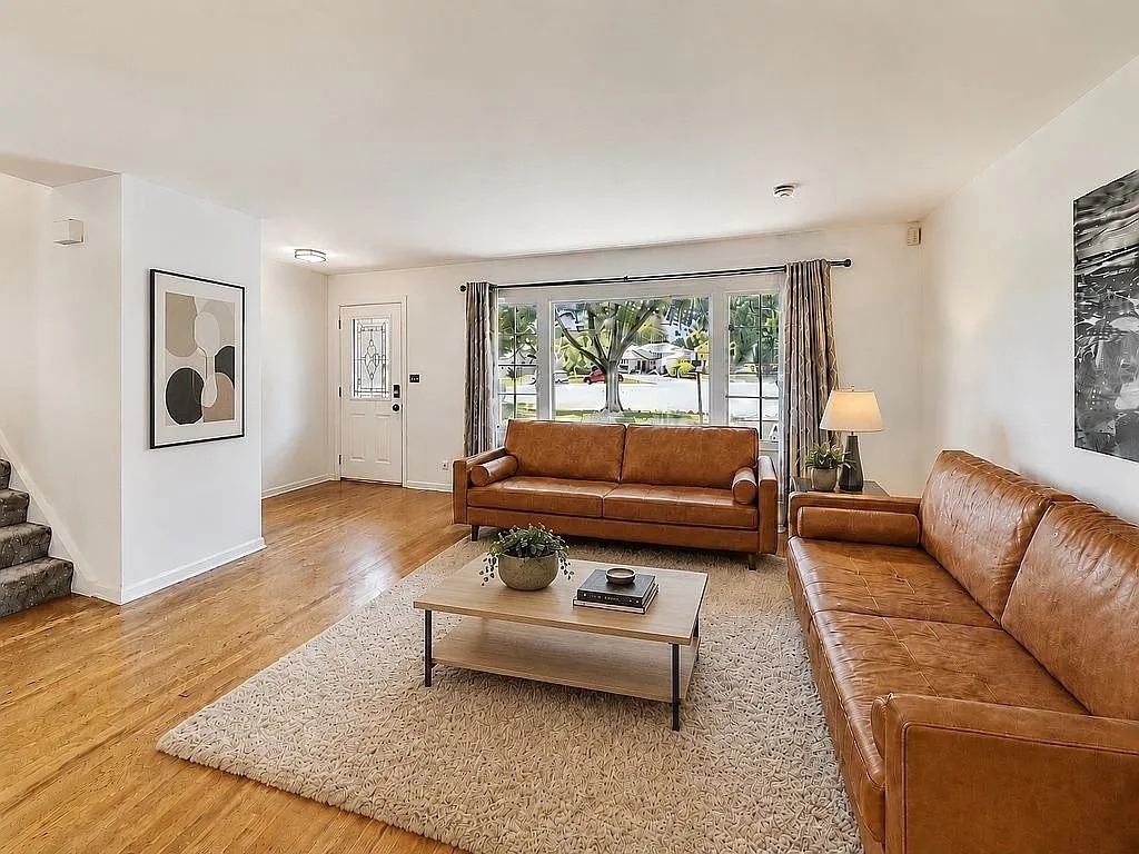 318 W Hackberry Drive - Photo 1