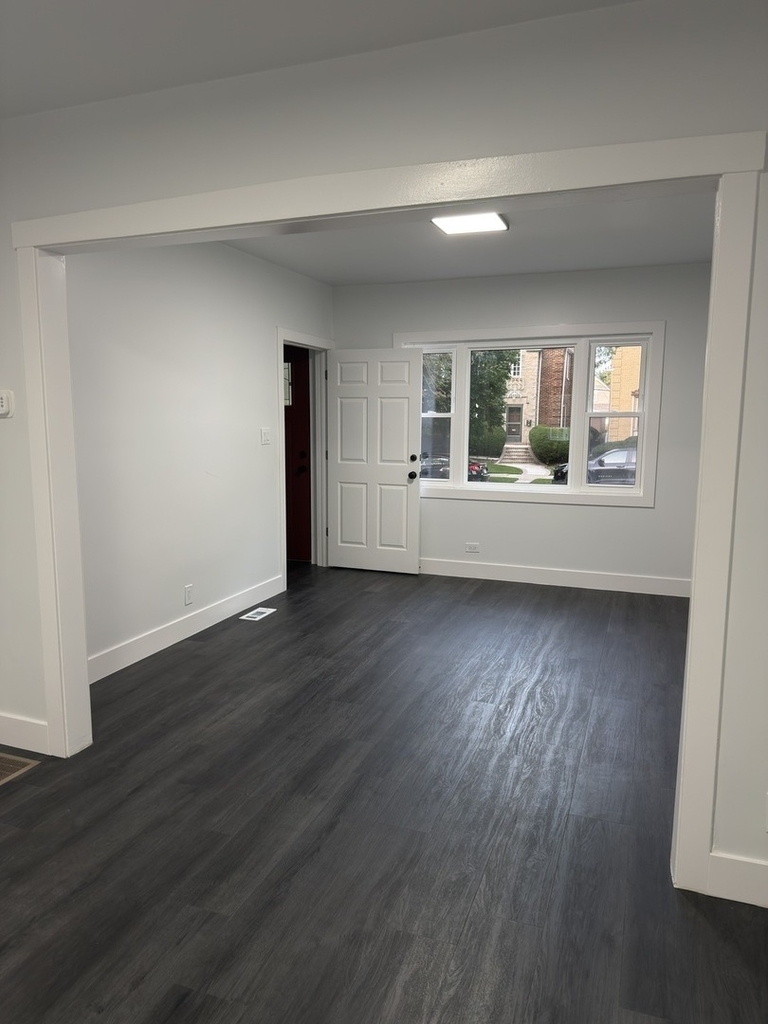 5620 N Major Avenue - Photo 1