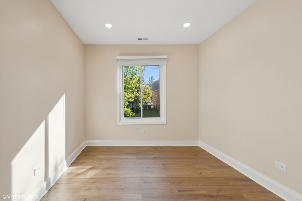 224 W Court Of Shorewood - Photo 9
