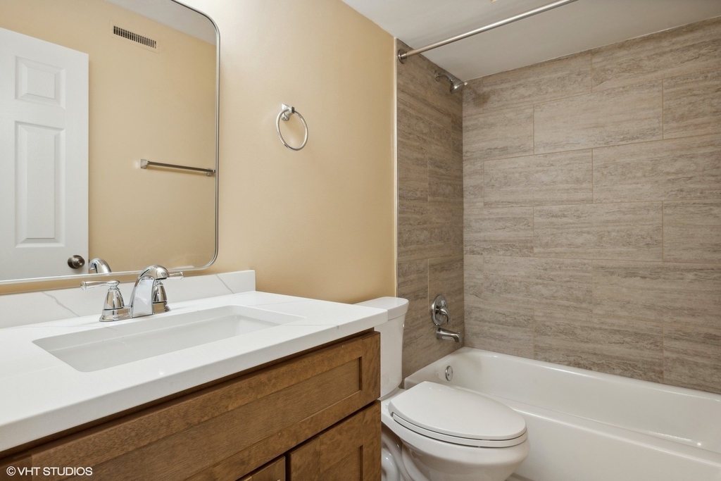 224 W Court Of Shorewood - Photo 5