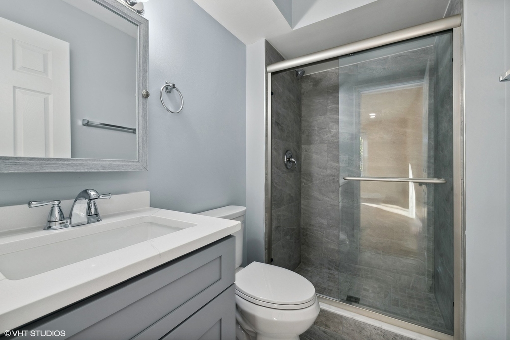 224 W Court Of Shorewood - Photo 8