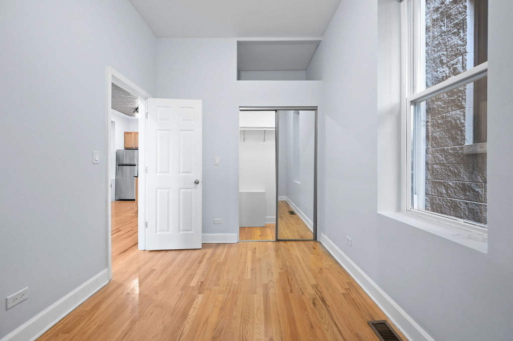 825 N Winchester Avenue - Photo 12
