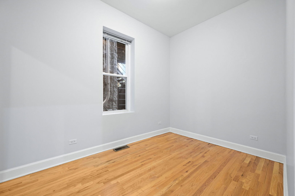 825 N Winchester Avenue - Photo 11