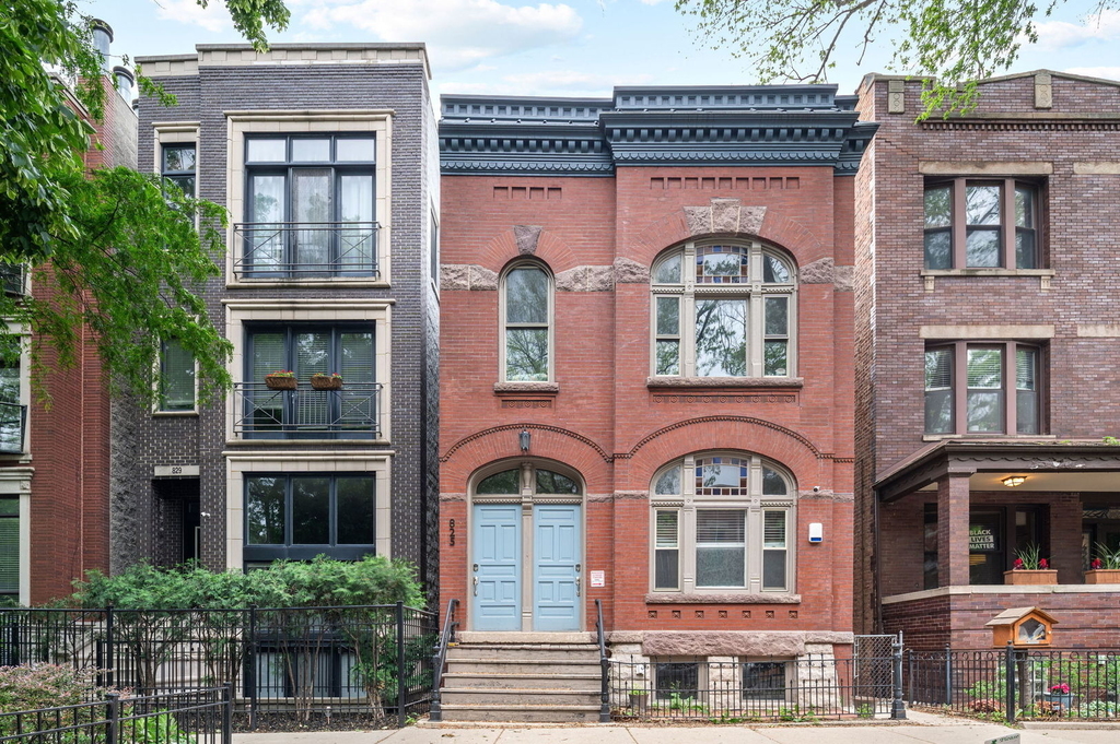 825 N Winchester Avenue - Photo 0