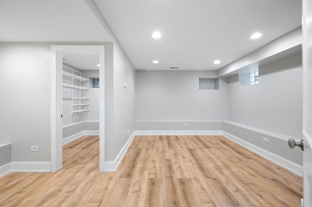 825 N Winchester Avenue - Photo 7