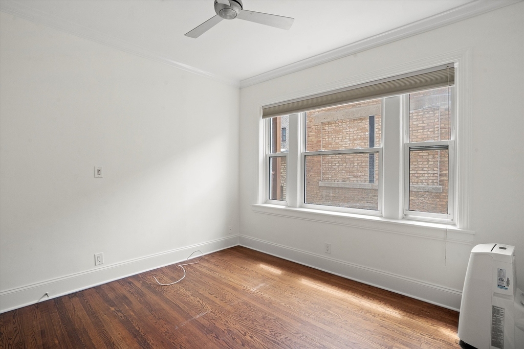 733 W Bittersweet Place - Photo 8