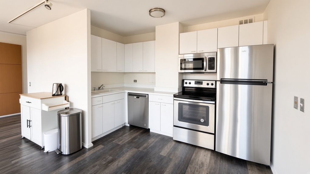 2400 N Lakeview Avenue - Photo 1