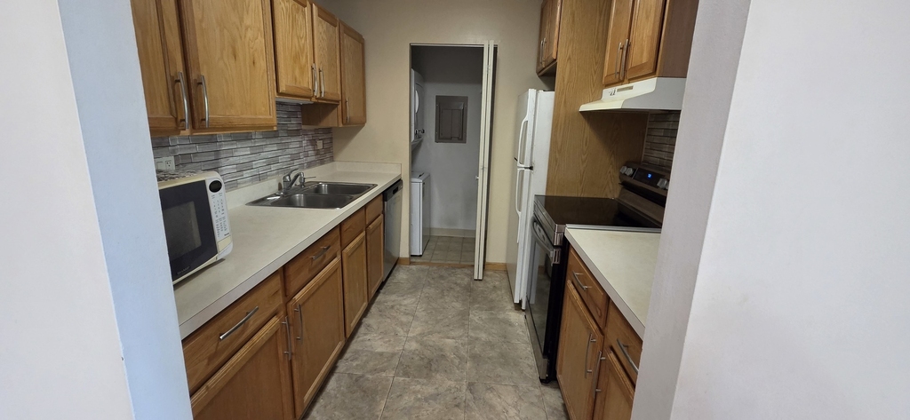 940 N Lakeside Drive - Photo 1