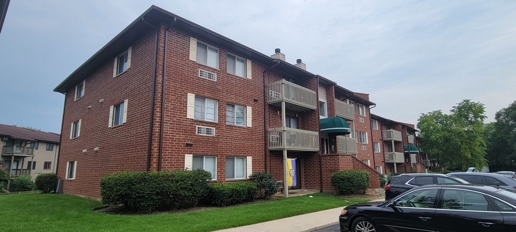 940 N Lakeside Drive - Photo 0