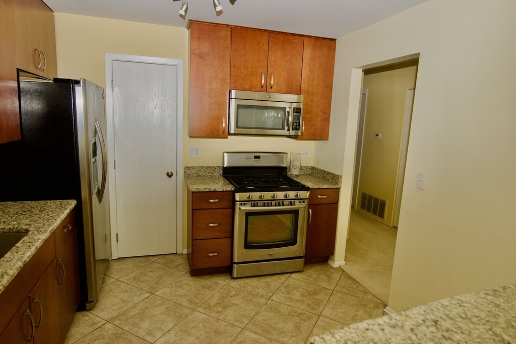 1047 Auburn Lane - Photo 6