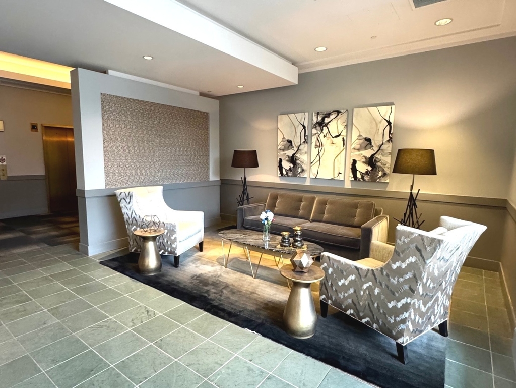 77 S Evergreen Avenue - Photo 2