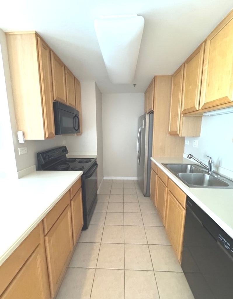 77 S Evergreen Avenue - Photo 4