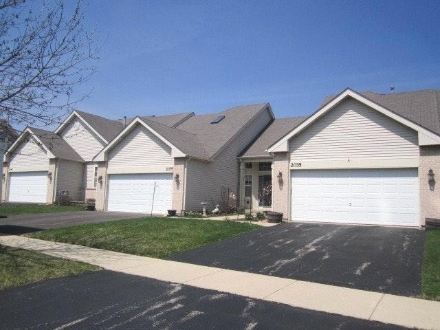 2039 Tamahawk Lane - Photo 0