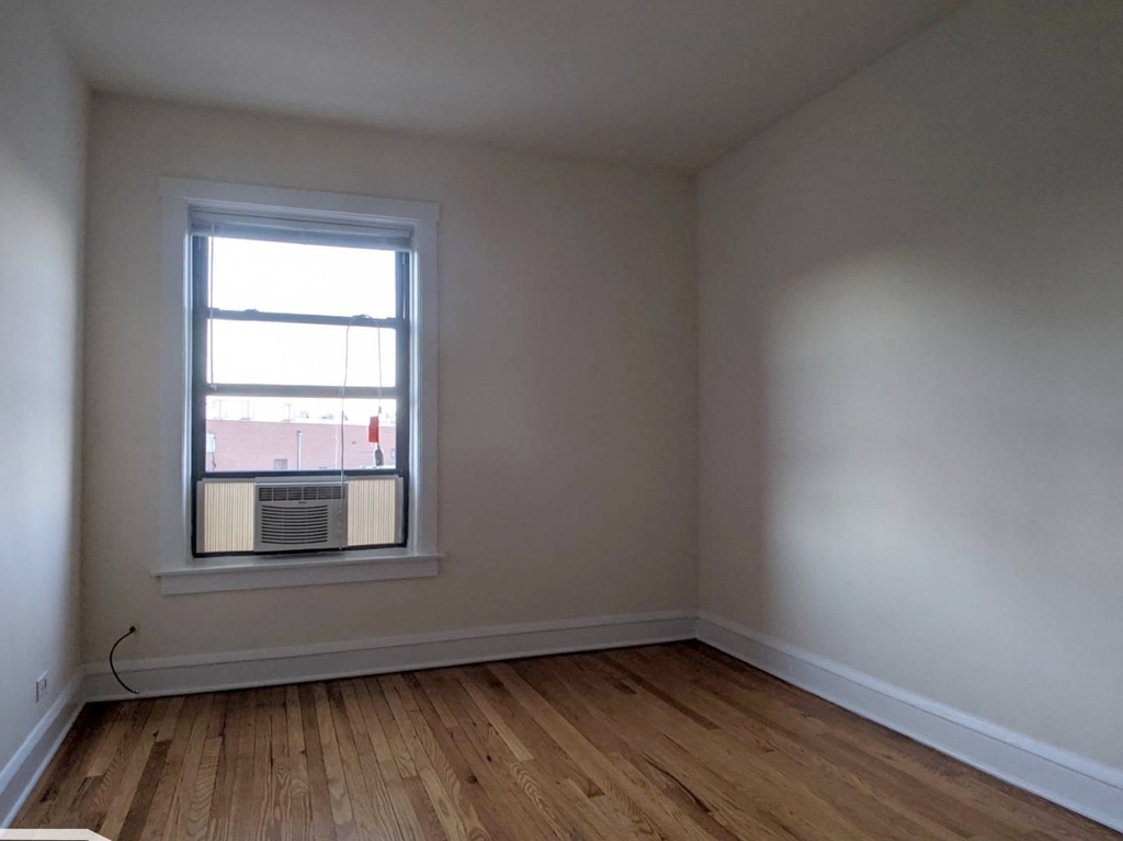 2651 N Spaulding Avenue - Photo 7