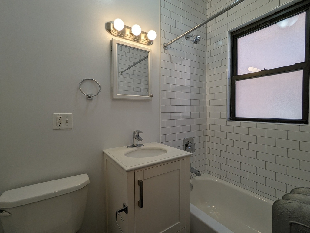 2641 N Spaulding Avenue - Photo 11