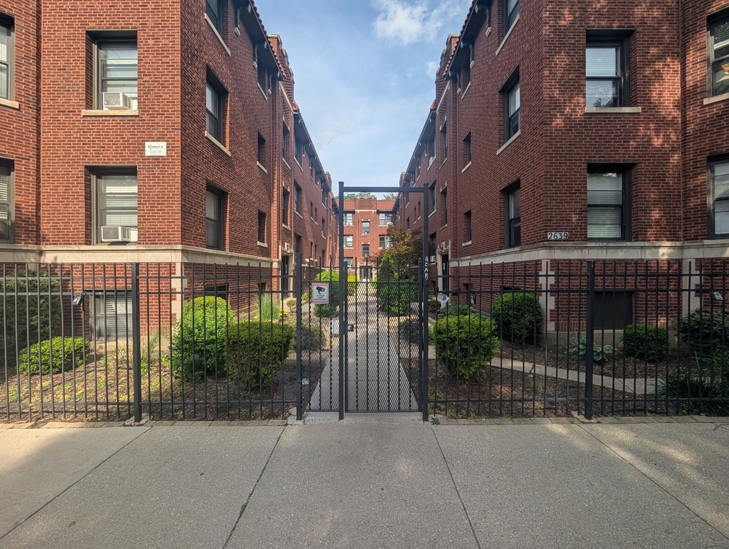 2641 N Spaulding Avenue - Photo 0