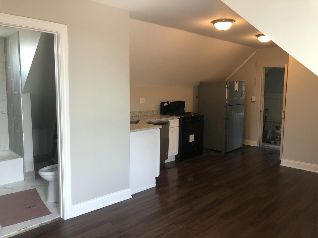 827 W 33rd Place - Photo 4