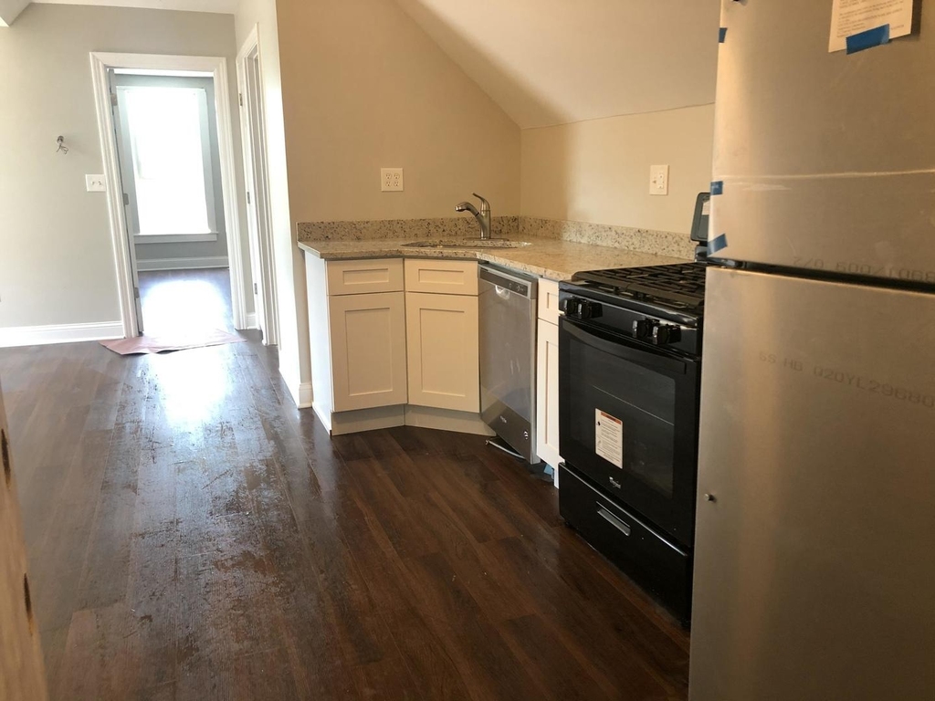 827 W 33rd Place - Photo 3