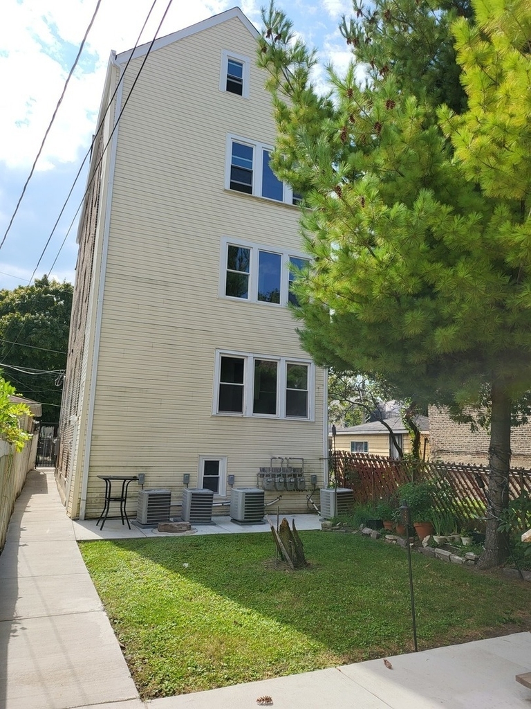 827 W 33rd Place - Photo 23