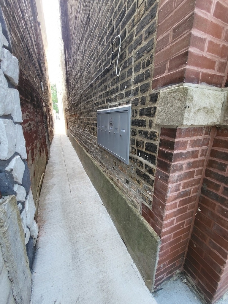 827 W 33rd Place - Photo 22