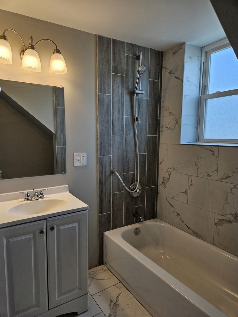 827 W 33rd Place - Photo 9