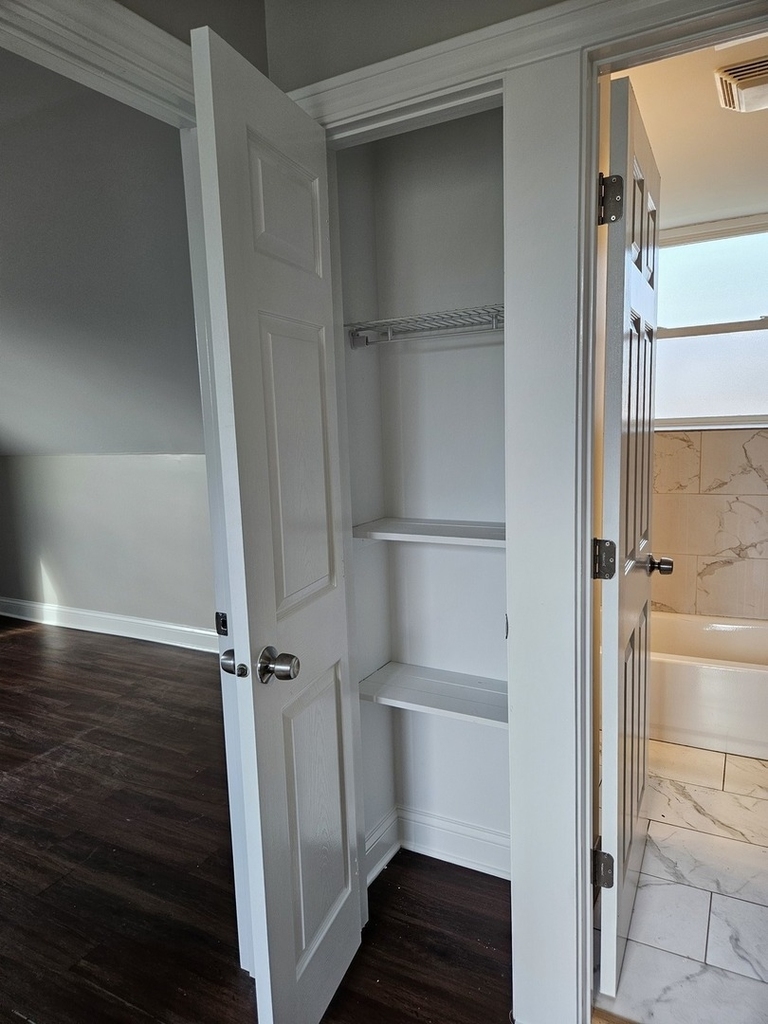 827 W 33rd Place - Photo 11