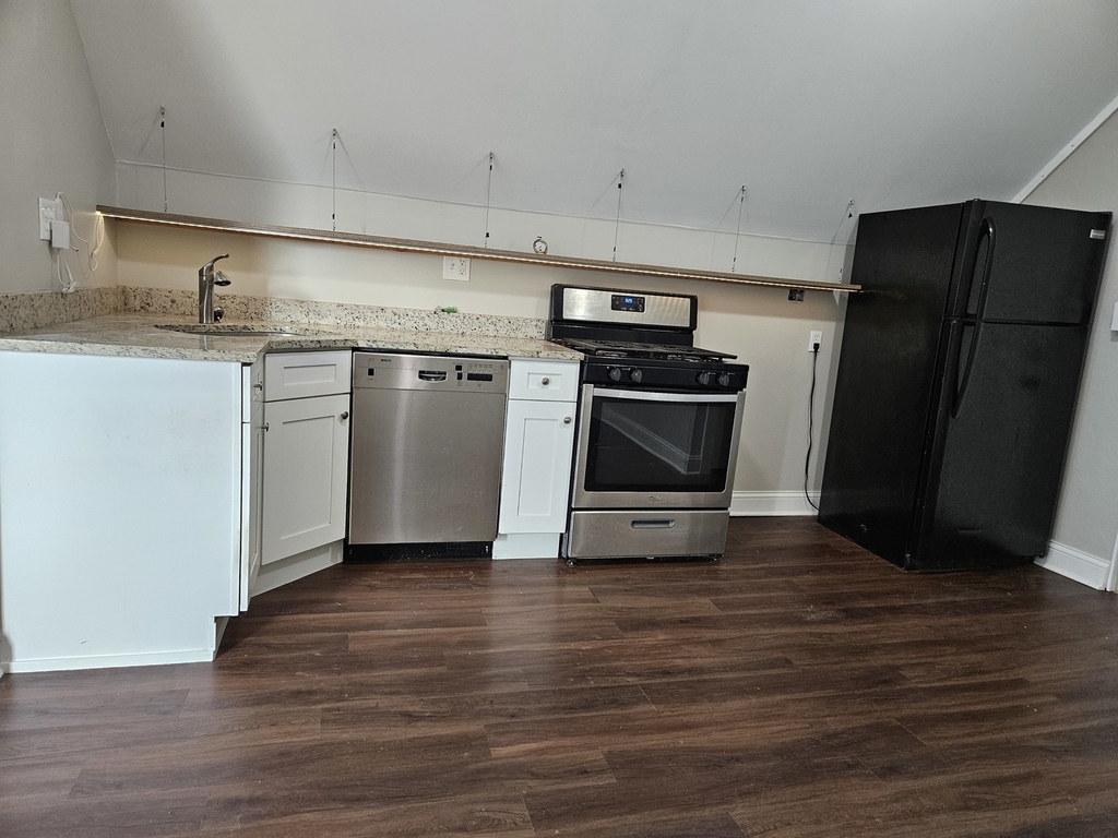 827 W 33rd Place - Photo 2