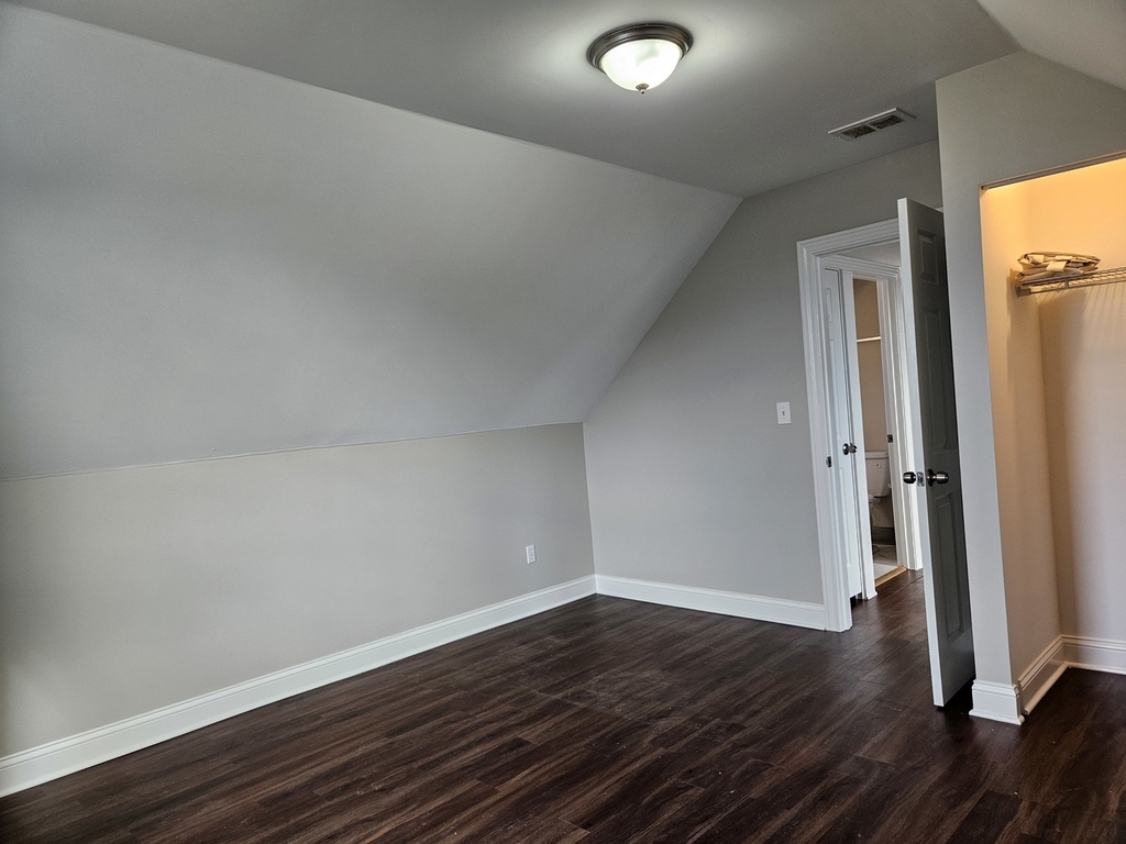 827 W 33rd Place - Photo 16