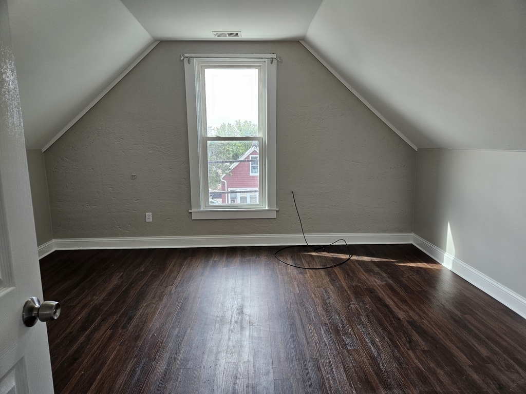 827 W 33rd Place - Photo 12