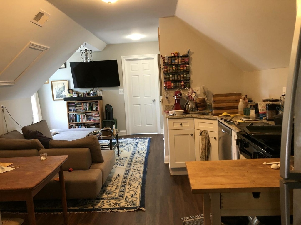827 W 33rd Place - Photo 1