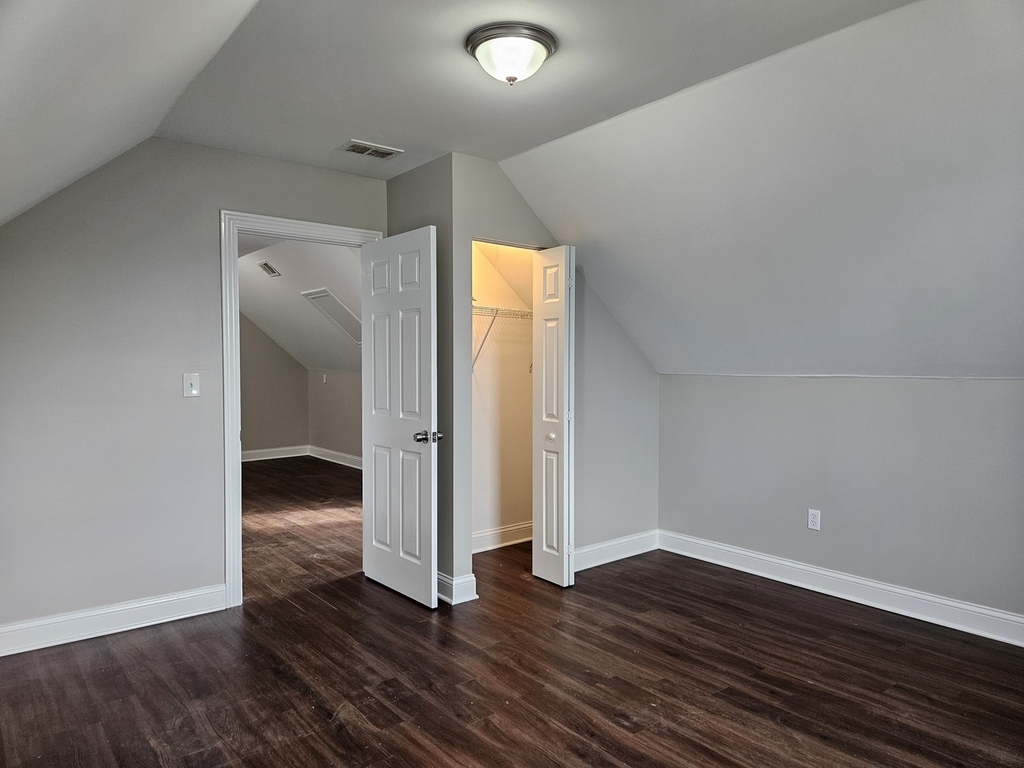 827 W 33rd Place - Photo 14