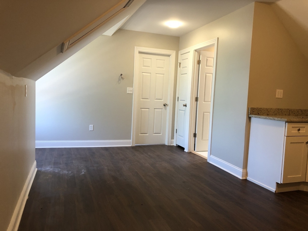 827 W 33rd Place - Photo 5