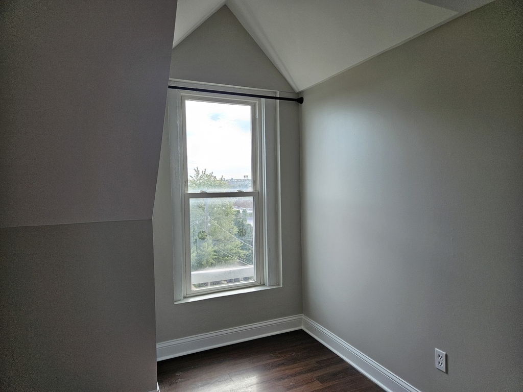 827 W 33rd Place - Photo 8