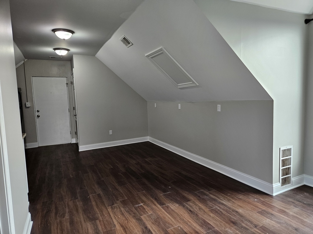 827 W 33rd Place - Photo 7