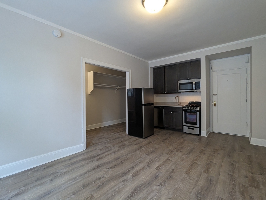 3335 W Diversey Avenue - Photo 2