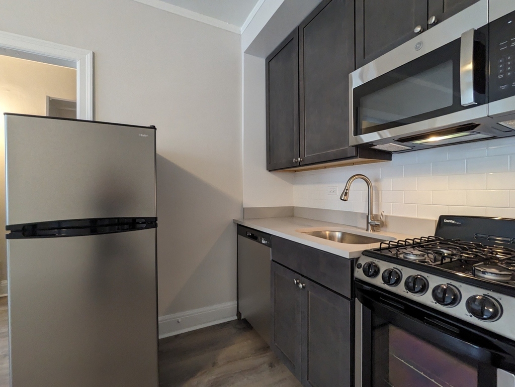 3335 W Diversey Avenue - Photo 8