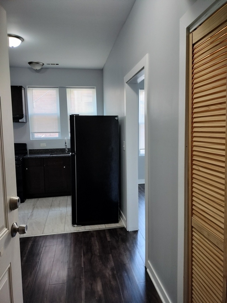1945 W 48th Street - Photo 3
