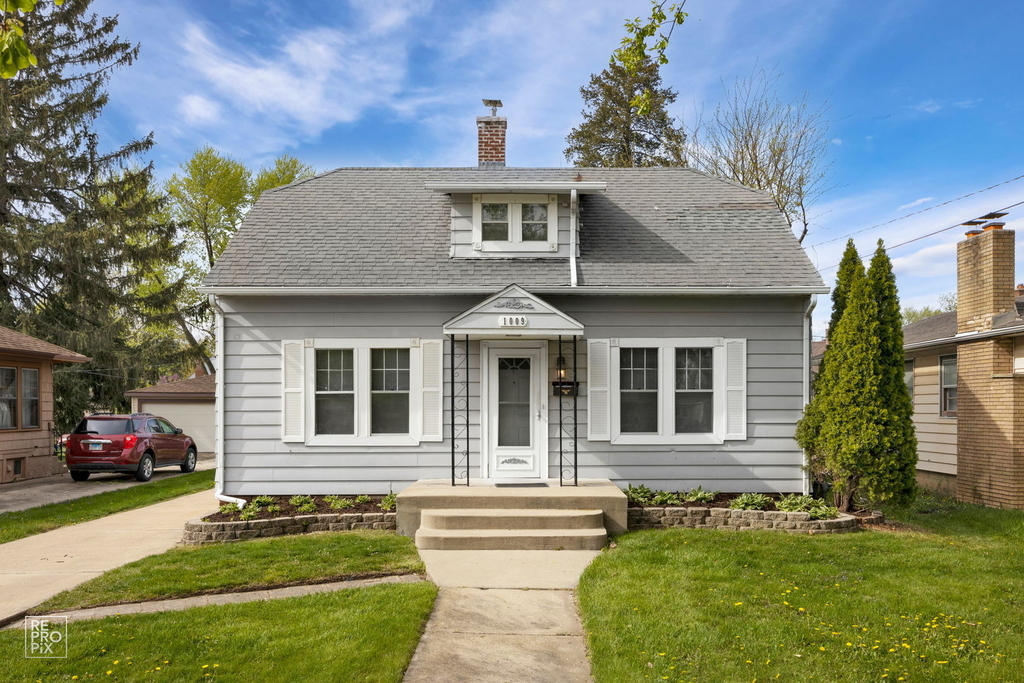 1009 Prairie Street - Photo 0