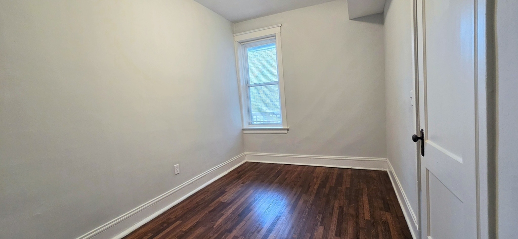 901 N Leavitt Street - Photo 4