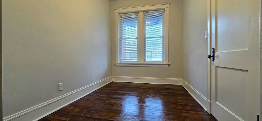 901 N Leavitt Street - Photo 3