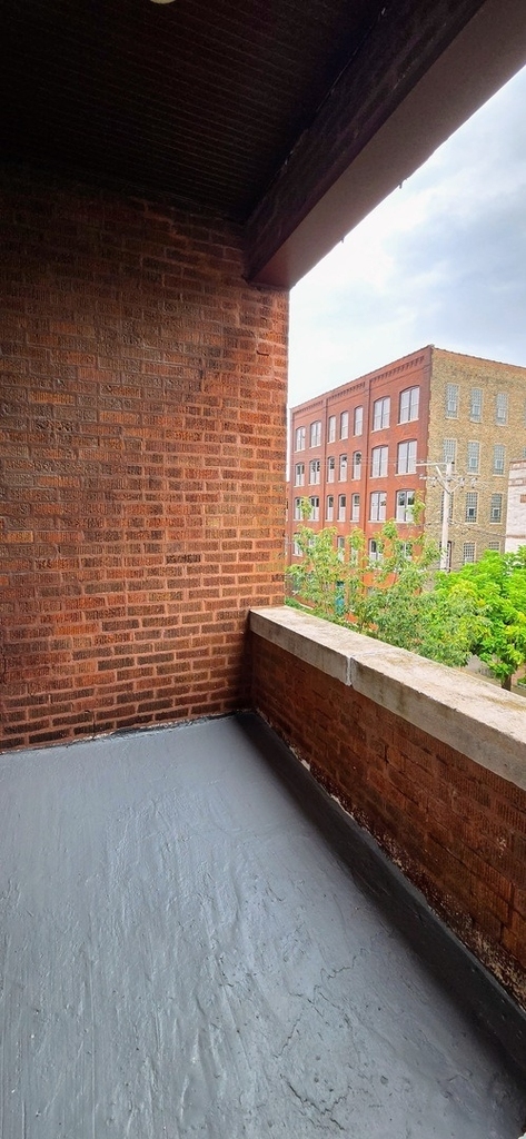 901 N Leavitt Street - Photo 9