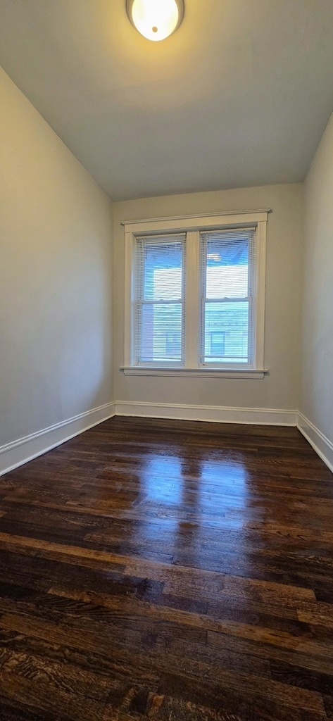 901 N Leavitt Street - Photo 5