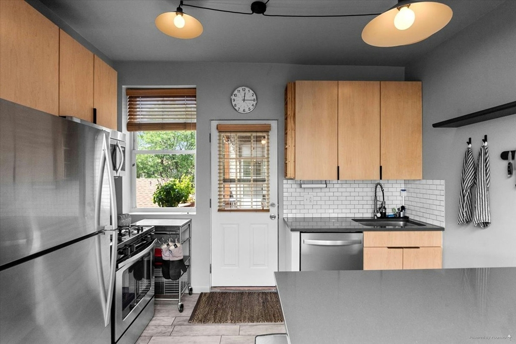 4862 N Ashland Avenue - Photo 3