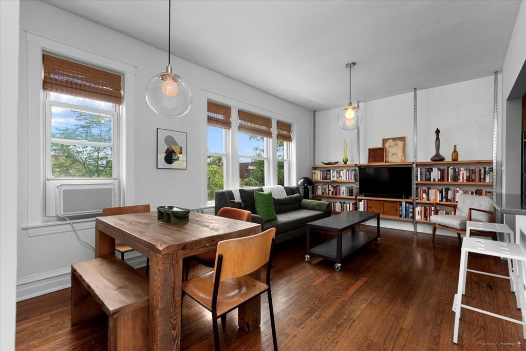 4862 N Ashland Avenue - Photo 2