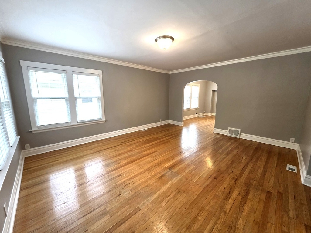 1029 S Elmwood Avenue - Photo 1