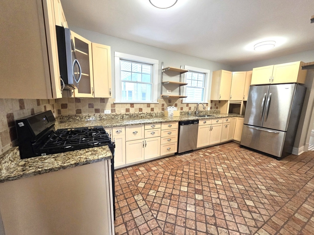 1029 S Elmwood Avenue - Photo 8