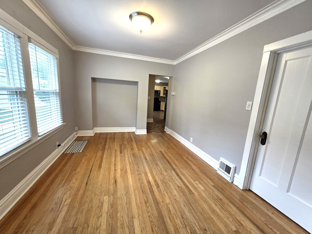 1029 S Elmwood Avenue - Photo 3