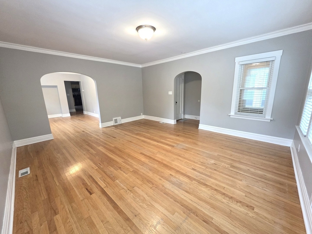 1029 S Elmwood Avenue - Photo 2