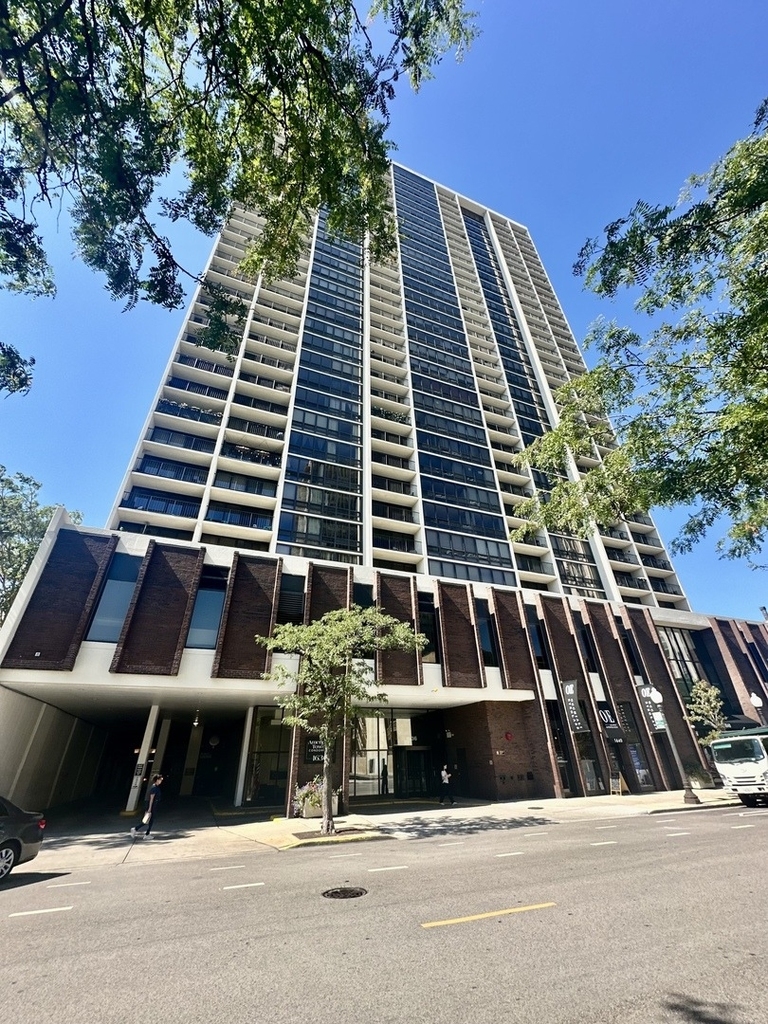 1636 N Wells Street - Photo 0